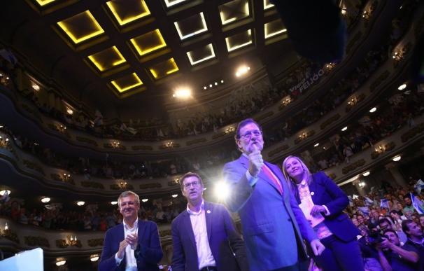 Rajoy promete "dar la batalla" para defender la democracia y que no haya un gobierno "de extremistas y radicales"