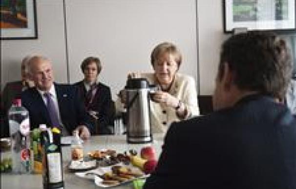 Merkel dice que Europa ha estado a la altura y ha demostrado responsabilidad