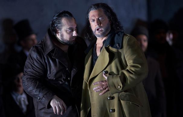 La trasera del Teatro Pérez Galdós (Gran Canaria) acoge la retransmisión en directo de la ópera Otello