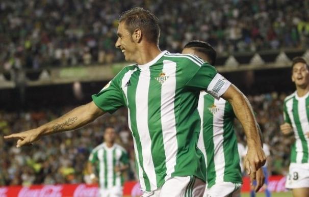 Joaquín da al Betis su primera victoria en casa en el derbi contra el Málaga