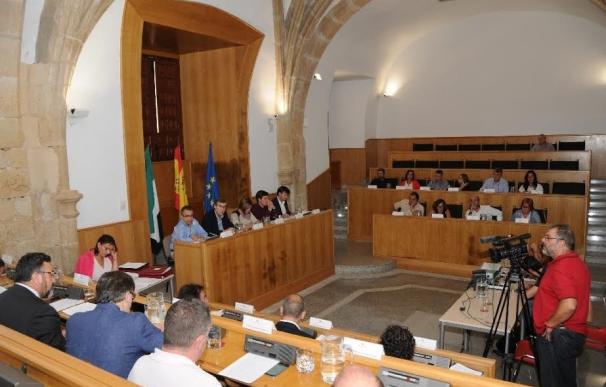 La Diputación de Cáceres aprueba más de 9,6 millones de euros para invertir en los municipios de la provincia