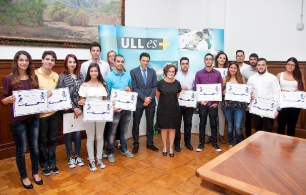 Philip Morris entrega sus becas universitarias a quince estudiantes de la Universidad de La Laguna (Tenerife)