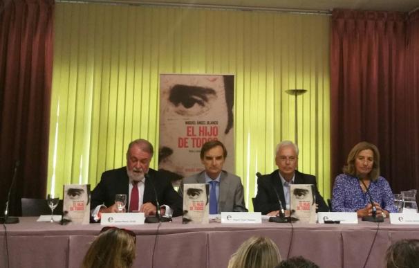 Mayor Oreja lamenta que la alternativa al PNV sea una posible alianza entre ETA, EH Bildu y Podemos