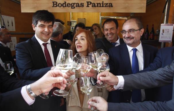 El presidente de Aragón bromea con "desatascar" la situación política nacional con vino