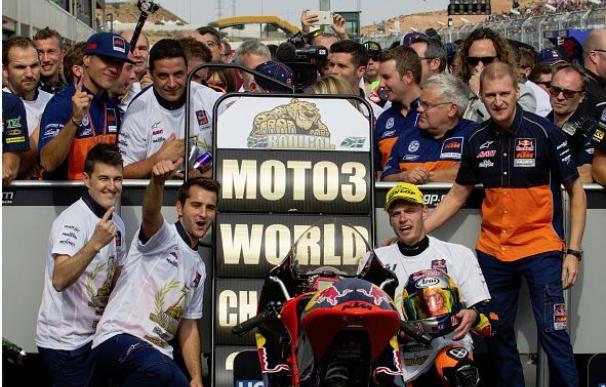 Binder, campeón del mundo de Moto3 en la victoria de Navarro