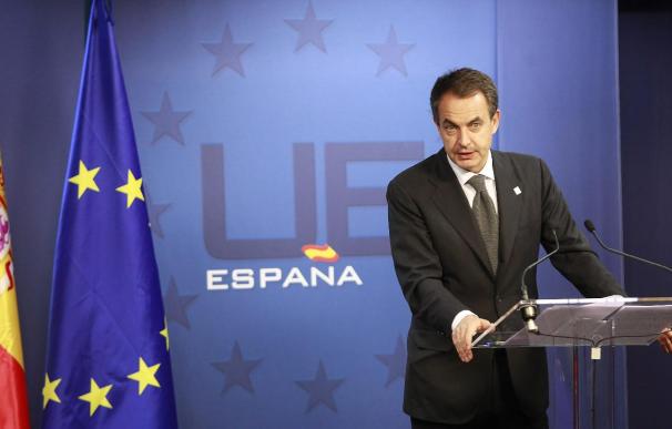 Zapatero dice en Bruselas que no será precisa la ayuda pública para recapitalizar los bancos