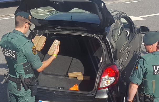 Detenido un conductor en la A-52 en A Cañiza (Pontevedra) con más de tres kilos de heroína