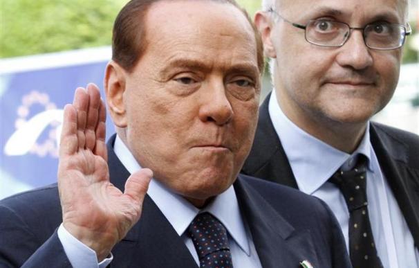 Berlusconi dice que podría no estar en las elecciones de 2013