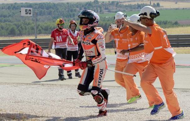 Márquez reina en Alcañiz y afianza su ventaja ante Lorenzo y Rossi