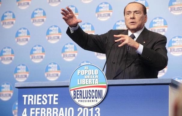 Berlusconi da una de cal y otra de arena a la izquierda italiana