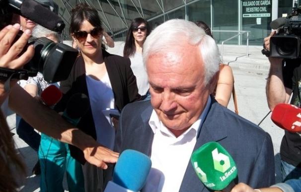Llega a los juzgados de Ourense José Luis Baltar para declarar por la causa en la que está imputado su hijo