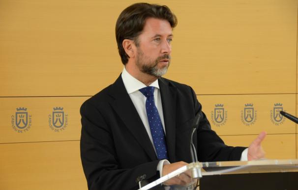 Alonso defiende que el pacto "continúe" en el Cabildo de Tenerife aunque ve "incertidumbre" por la división del PSOE