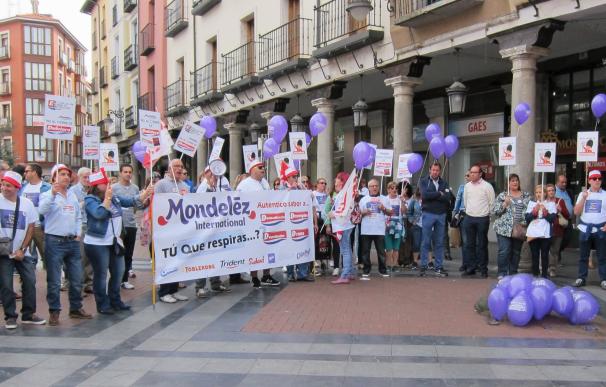 Medio centenar de trabajadores reivindica en Valladolid su puesto de trabajo en Dulciora y pide iniciar negociaciones