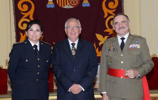 Melilla otorga su Medalla de Oro a la Comandancia General y a los Bomberos por sus intervenciones en "momentos críticos"