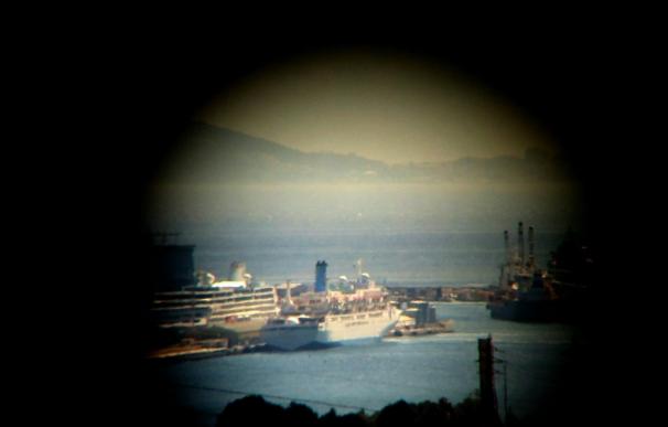 Recala en el puerto de Gibraltar el submarino nuclear británico 'HMS Triumph'