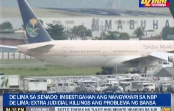Un avión de Saudi Airlines con 300 pasajeros, inspeccionado en el aeropuerto de Manila, tras el aviso de una amenaza