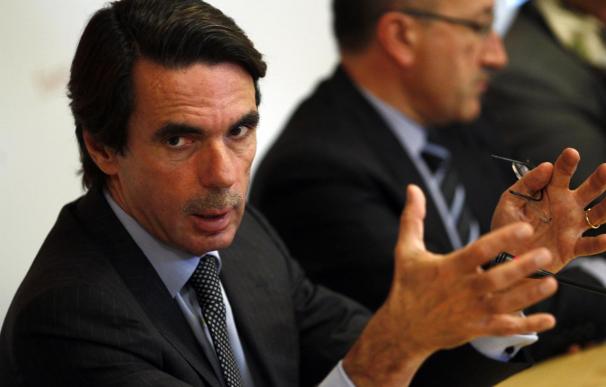 La dirección del Grupo Popular arropa a Aznar en el Congreso