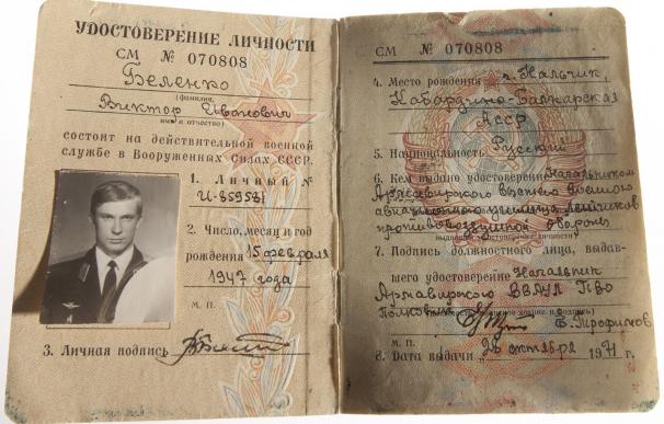 Tarjeta de identificación del teniente Belenko