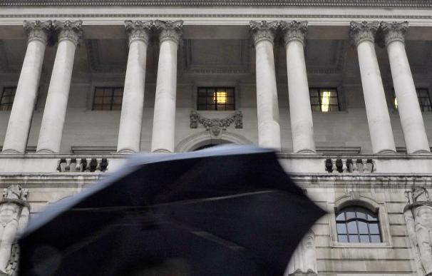 El Banco de Inglaterra inyectará 86.000 millones de euros más a la economía
