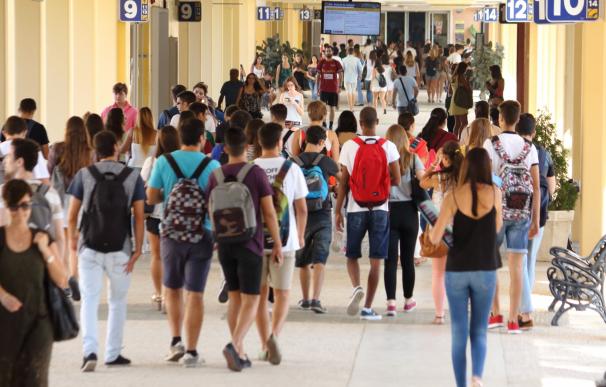 Unos 200.000 estudiantes comienzan este lunes de manera oficial el curso universitario en Andalucía