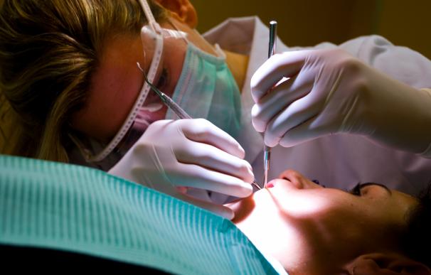 Ciudadanos quiere prohibir la publicidad de las clínicas dentales en medios de comunicación generalistas
