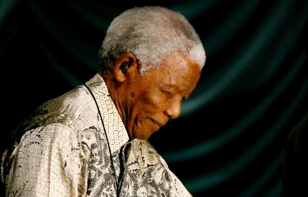 Mandela deja su casa de juventud y vuelve a Johannesburgo