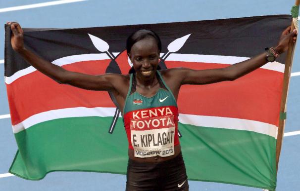 La keniata Edna Kiplagat, primera mujer que revalida el título de maratón en Moscú