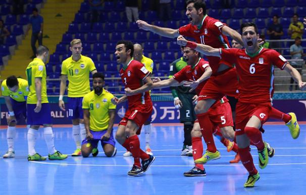 Los jugadores de Irán celebraron por todo lo alto su victoria sobre Brasil