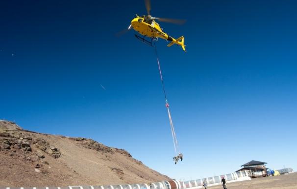 Sierra Nevada renueva los telesillas Laguna y Stadium con ayuda de un helicóptero