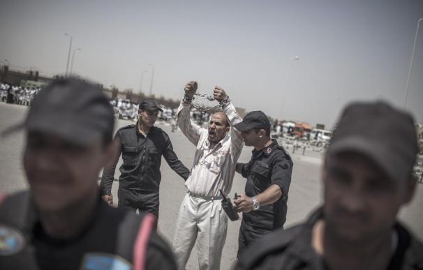 Mubarak niega su implicación en la muerte de manifestantes durante su nuevo juicio