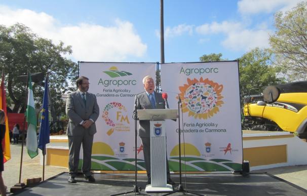 Reconocimiento de Agroporc al presidente de Caja Rural del Sur por su trayectoria profesional y empresarial
