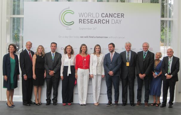 La reina defiende el "apoyo unánime" a la investigación sobre cáncer en su Día Mundial