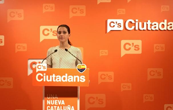 Arrimadas (C's) cree que Puigdemont vuelve a la "casilla de salida" proponiendo un referéndum