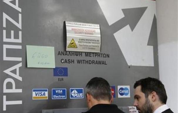 Chipre limita la retirada de dinero en los cajeros a 100 euros diarios