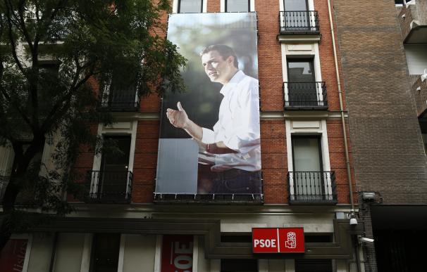 Los críticos del PSOE presentan 17 dimisiones de miembros de la Ejecutiva Federal para provocar el cese de Sánchez