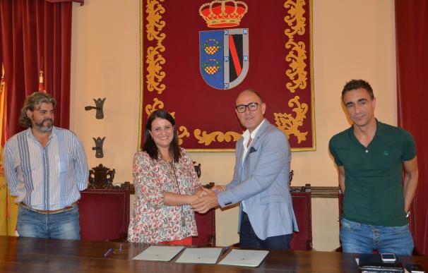 Almonte y Míster International Spain firman el convenio para celebrar la gala 2017 en el municipio