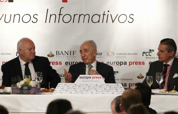 Felipe VI y el Rey Juan Carlos destacan el impulso de Peres a las conversaciones de paz entre israelíes y palestinos