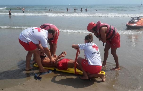 Cruz Roja Española ha realizado unas 100.000 atenciones sanitarias en las playas este verano