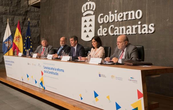 Presidente Canarias dice que la Constitución da "signos de agotamiento" y debe adaptarse a la España de hoy