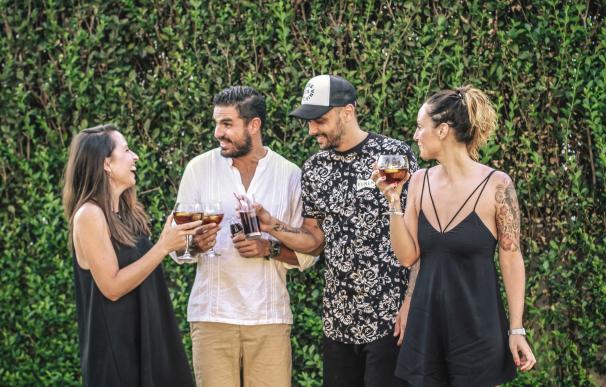 Los españoles prefieren a los amigos para disfrutar de su ocio, por encima de la familia y la pareja, según un estudio