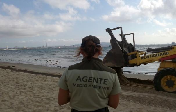 La Junta afirma que "la reacción frente al incidente ambiental en la bahía de Algeciras ha sido más que correcta"