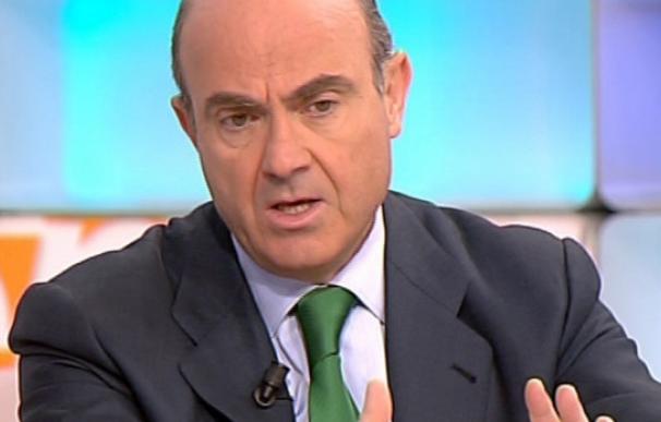 El ministro de Economía, Luis de Guindos, en un momento de la entrevista concedida a Antena 3.