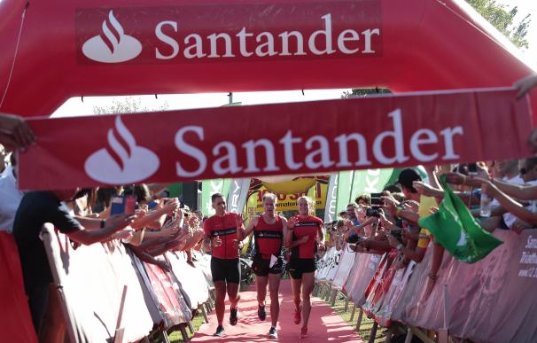 Mireia Belmonte, Miguel Indurain y Abel Antón culminan el Santander Triathlon Series con una gran actuación