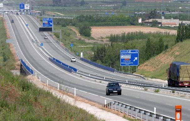 Las autopistas de peaje reducen un 10% su tráfico, que retorna a niveles de 1997