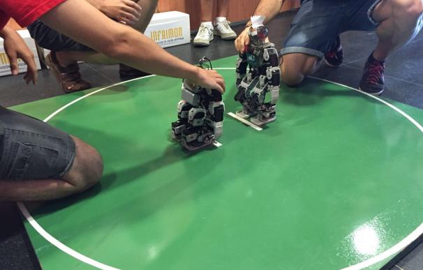 Dos equipos de la UPV logran el segundo y tercer puesto en el concurso nacional de robots humanoides 'Ceabot'