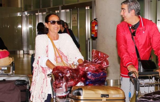 Isabel Pantoja vuelve de México sin palabras ante vendaval que la espera en España