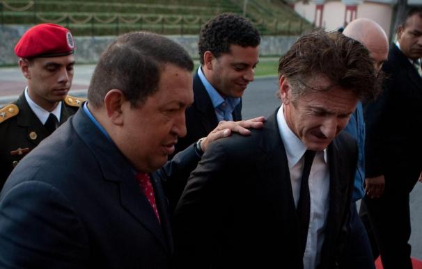 Sean Penn quiere que Chávez cante en un concierto a favor de Haití