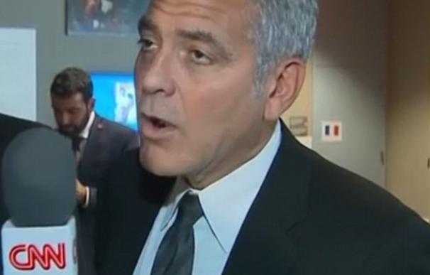 Así fue la cara de sorpresa de George Clooney al enterarse del divorcio de Brad y Angelina