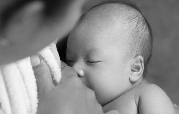 El papel del pediatra es clave en la decisión de muchas madres de mantener o dejar la lactancia a sus hijos