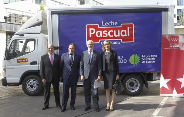 Calidad Pascual presenta 13 nuevos camiones de reparto híbridos, que se suman a sus más de 100 vehículos sostenibles